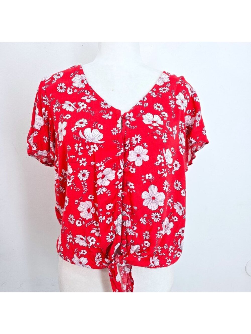 Women Red Floral Tie Front V NEck Top Women Size Small
